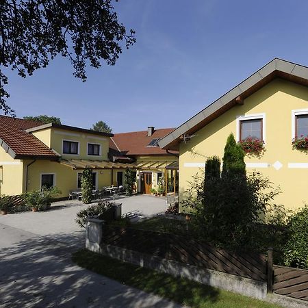 Privatzimmer Und Ferienwohnungen Leeb Persenbeug ภายนอก รูปภาพ
