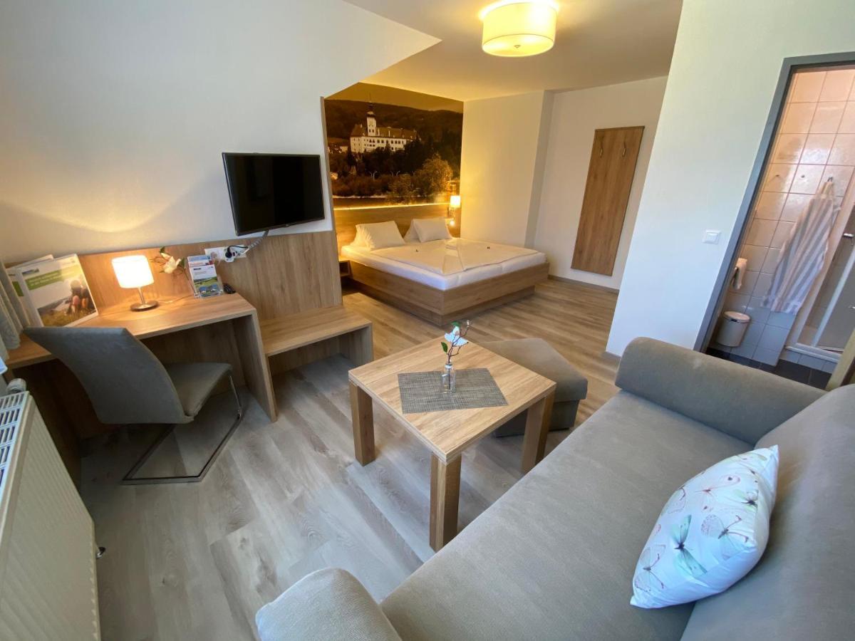 Privatzimmer Und Ferienwohnungen Leeb Persenbeug ภายนอก รูปภาพ