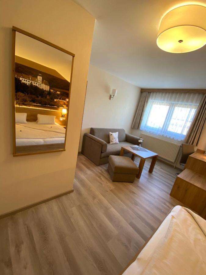 Privatzimmer Und Ferienwohnungen Leeb Persenbeug ภายนอก รูปภาพ