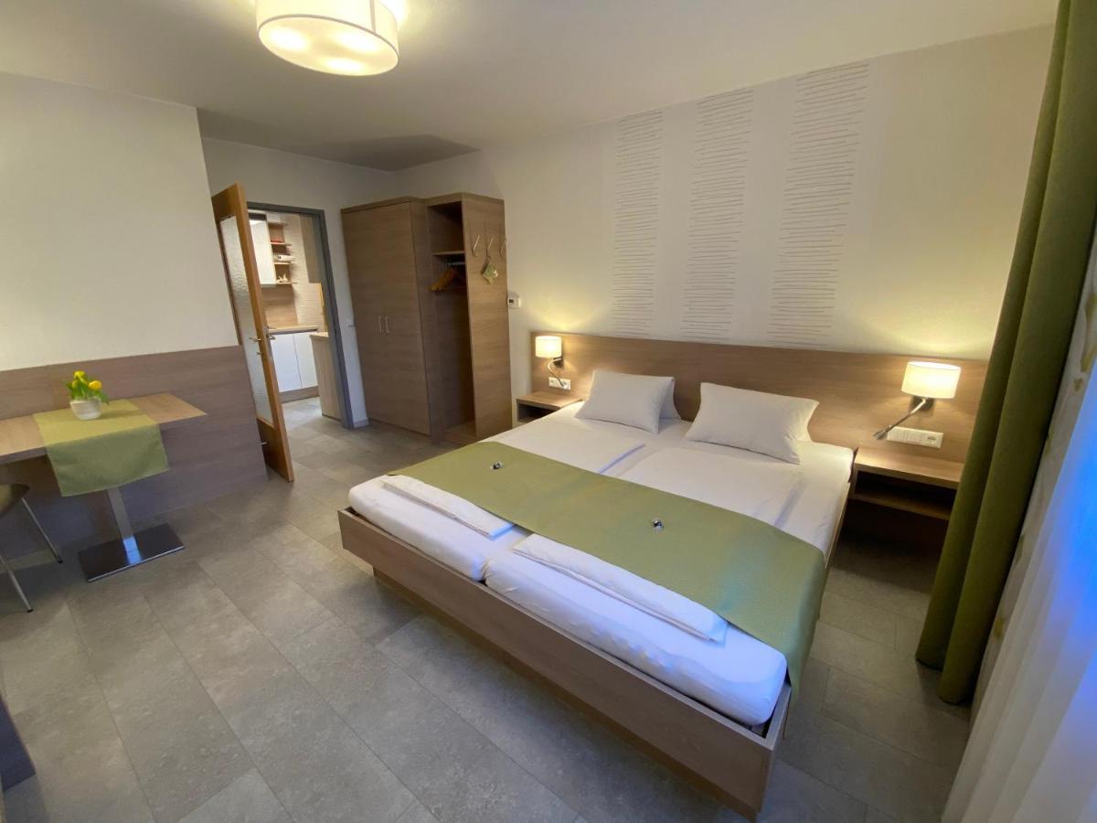 Privatzimmer Und Ferienwohnungen Leeb Persenbeug ภายนอก รูปภาพ