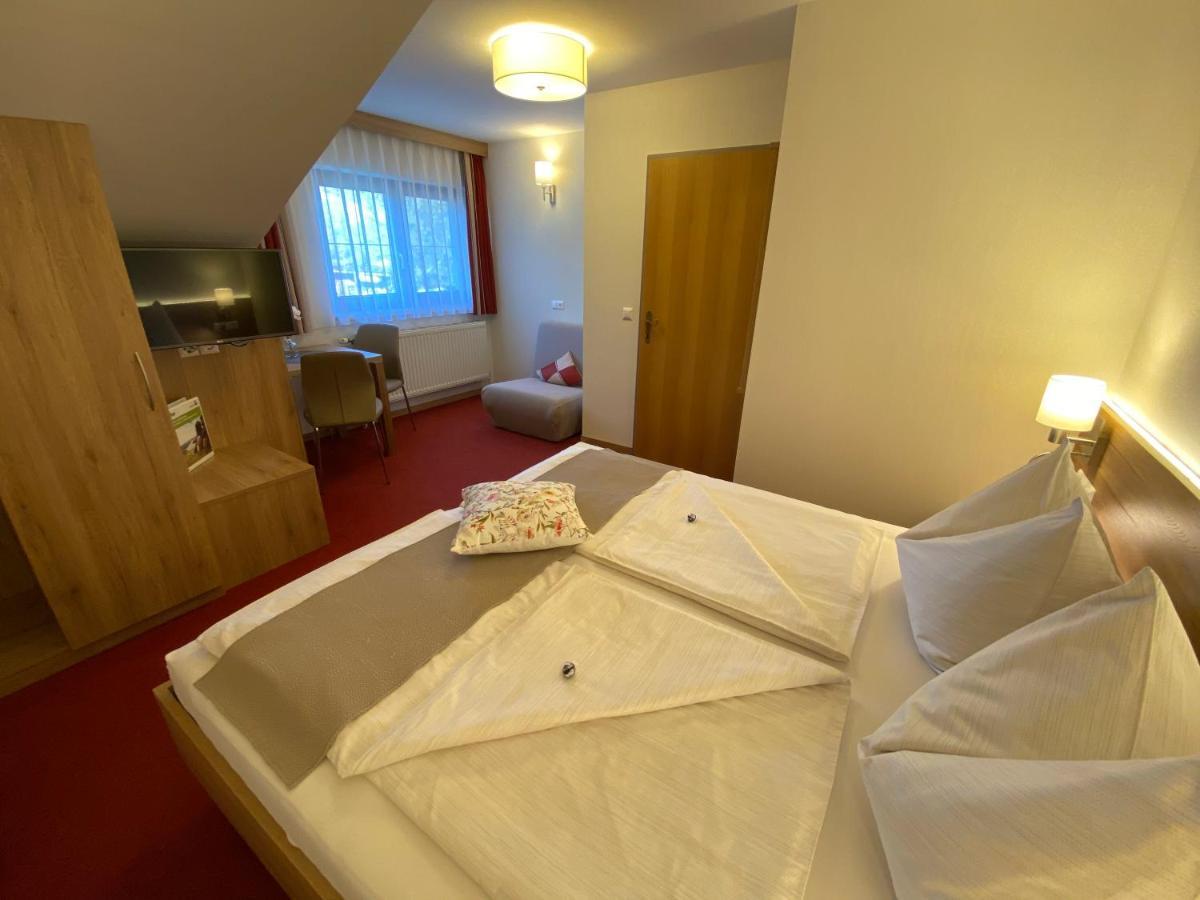 Privatzimmer Und Ferienwohnungen Leeb Persenbeug ภายนอก รูปภาพ