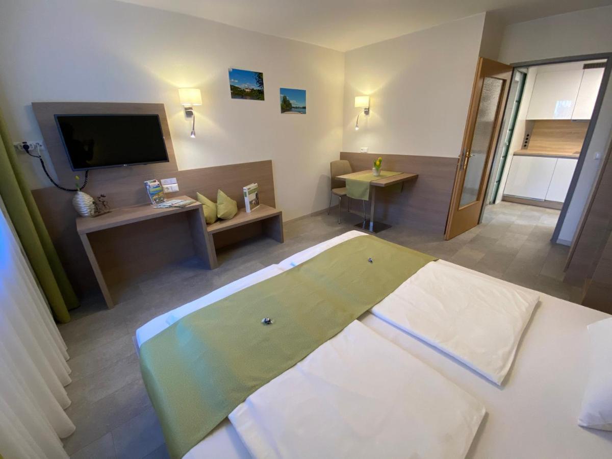 Privatzimmer Und Ferienwohnungen Leeb Persenbeug ภายนอก รูปภาพ