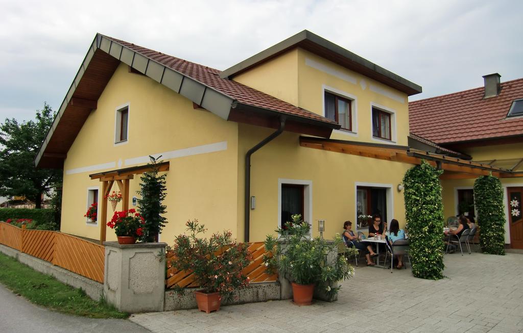 Privatzimmer Und Ferienwohnungen Leeb Persenbeug ภายนอก รูปภาพ