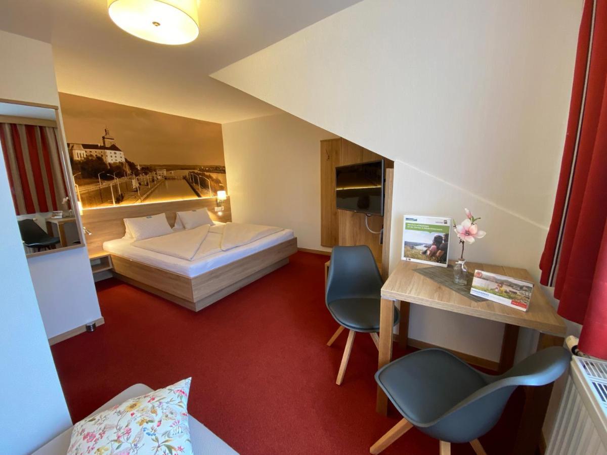 Privatzimmer Und Ferienwohnungen Leeb Persenbeug ภายนอก รูปภาพ