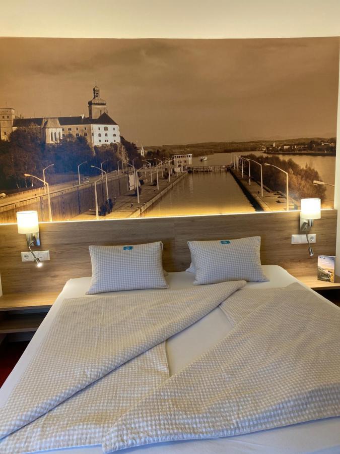 Privatzimmer Und Ferienwohnungen Leeb Persenbeug ภายนอก รูปภาพ