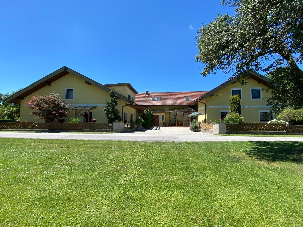 Privatzimmer Und Ferienwohnungen Leeb Persenbeug ภายนอก รูปภาพ