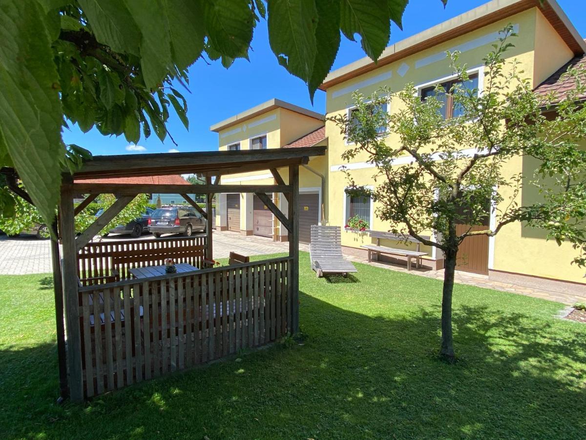 Privatzimmer Und Ferienwohnungen Leeb Persenbeug ภายนอก รูปภาพ