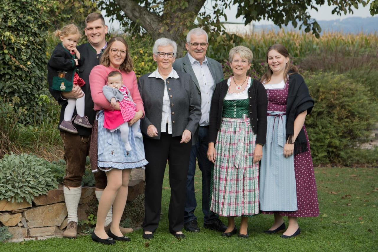 Privatzimmer Und Ferienwohnungen Leeb Persenbeug ภายนอก รูปภาพ