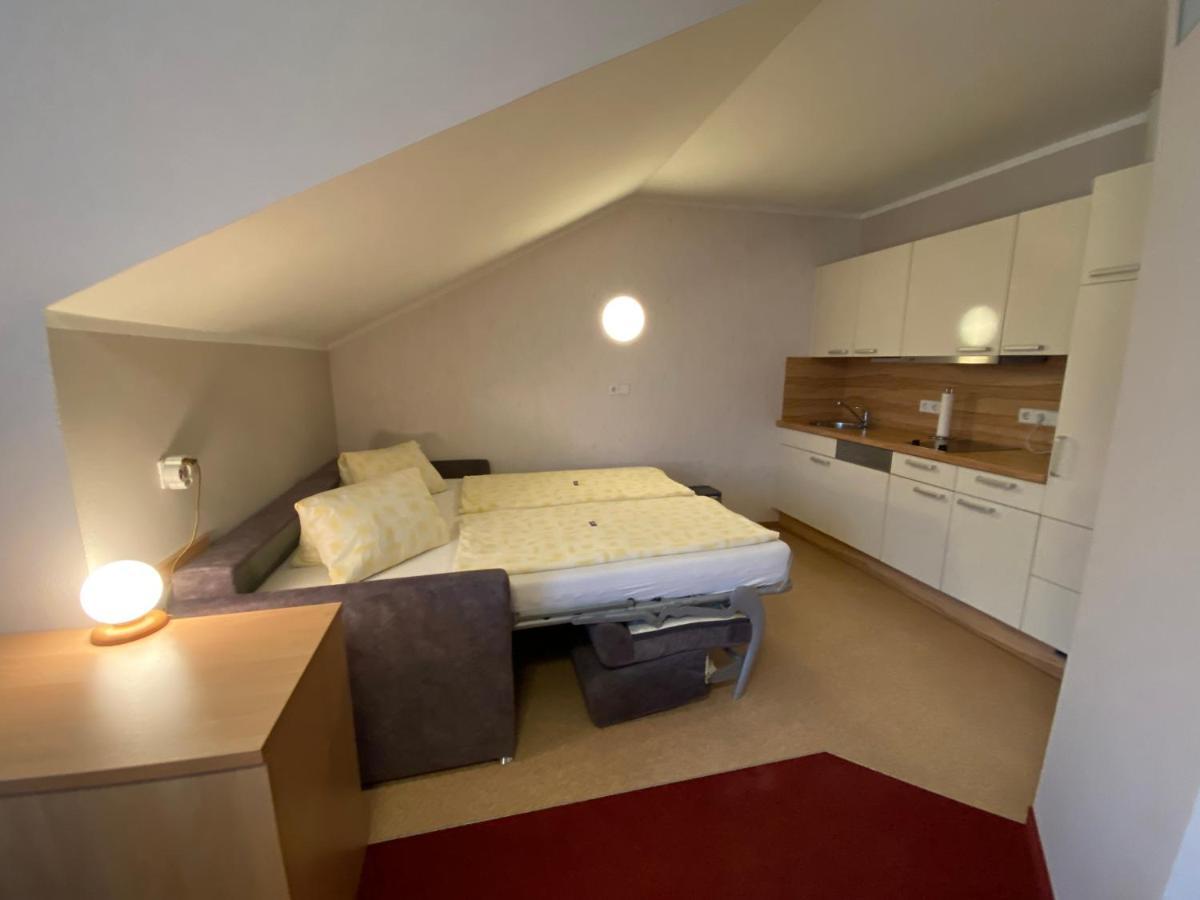Privatzimmer Und Ferienwohnungen Leeb Persenbeug ภายนอก รูปภาพ