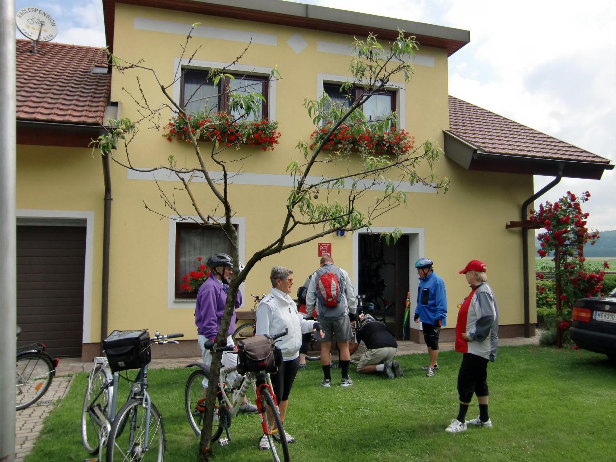 Privatzimmer Und Ferienwohnungen Leeb Persenbeug ภายนอก รูปภาพ