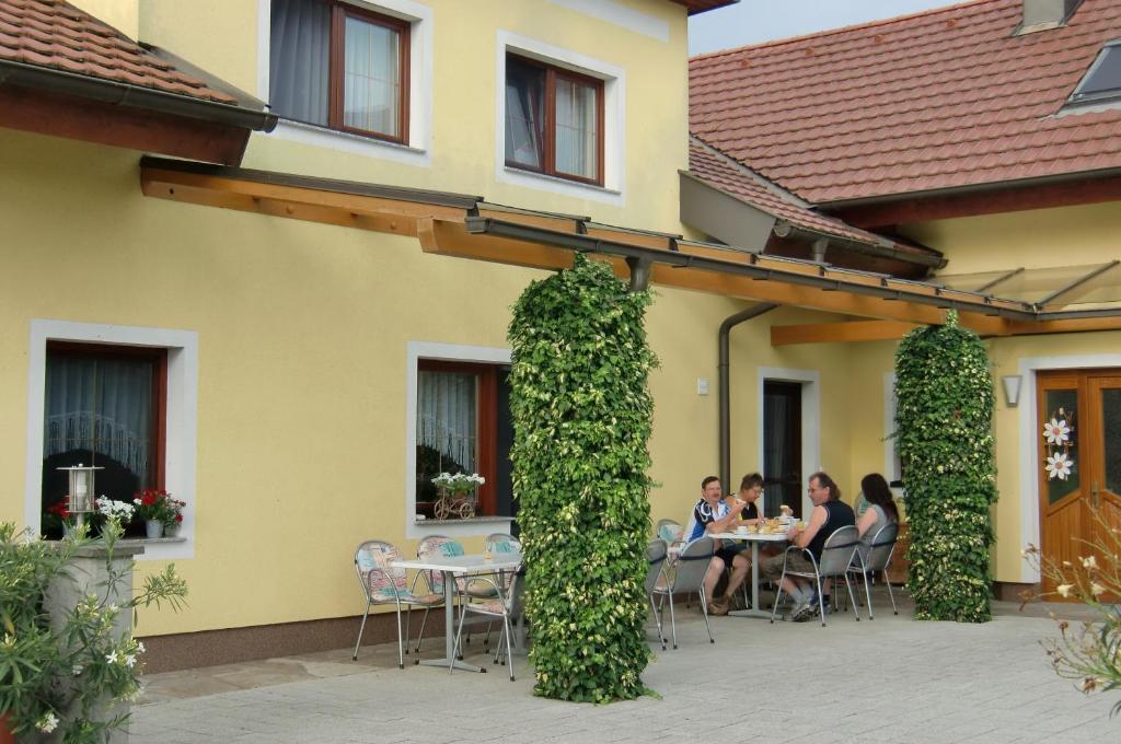 Privatzimmer Und Ferienwohnungen Leeb Persenbeug ภายนอก รูปภาพ