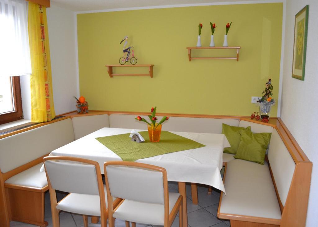 Privatzimmer Und Ferienwohnungen Leeb Persenbeug ภายนอก รูปภาพ