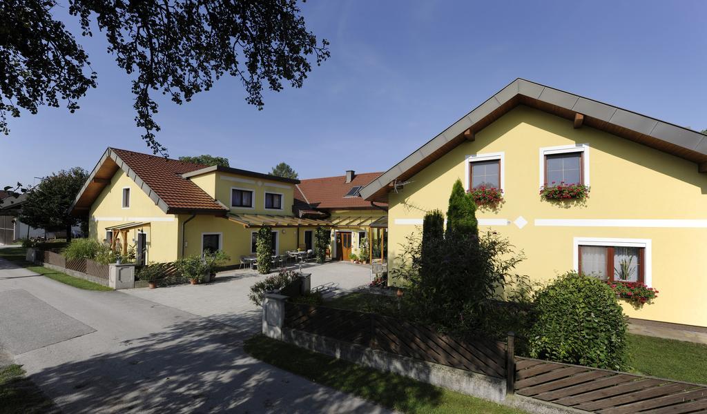 Privatzimmer Und Ferienwohnungen Leeb Persenbeug ภายนอก รูปภาพ