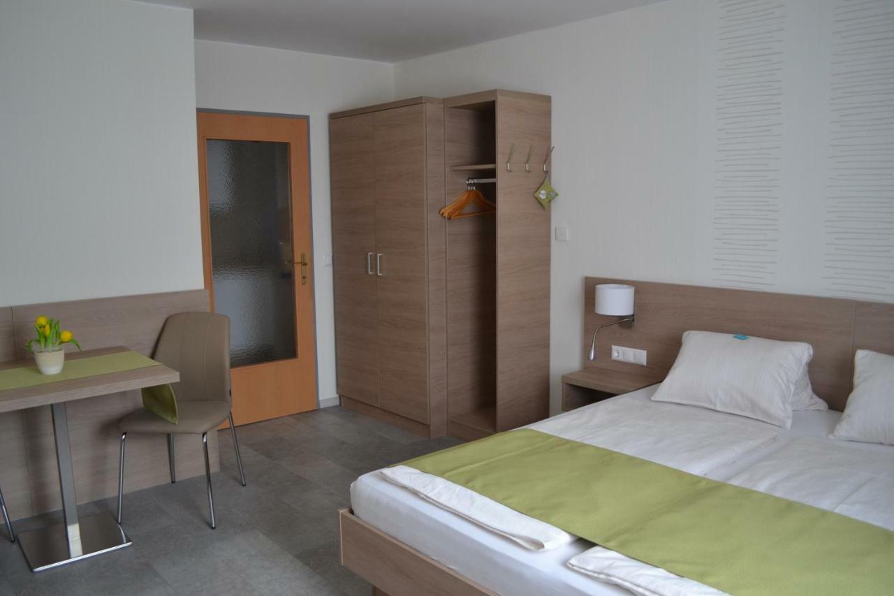 Privatzimmer Und Ferienwohnungen Leeb Persenbeug ภายนอก รูปภาพ