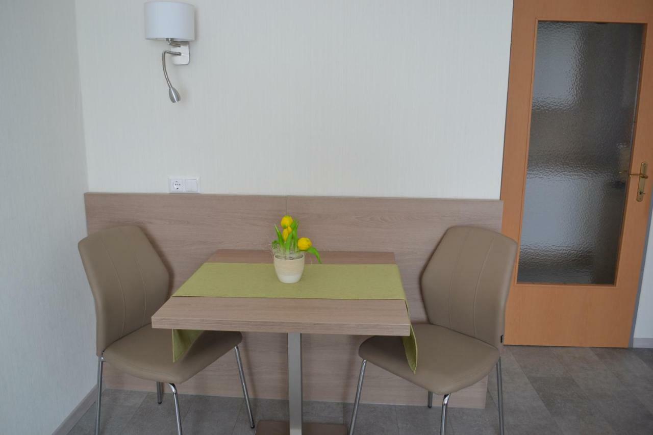 Privatzimmer Und Ferienwohnungen Leeb Persenbeug ภายนอก รูปภาพ